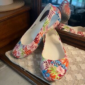 CROCS Classic‎ Kadee Tropical Print Graphic Ballet Flats Colorful White Wms Sz 5